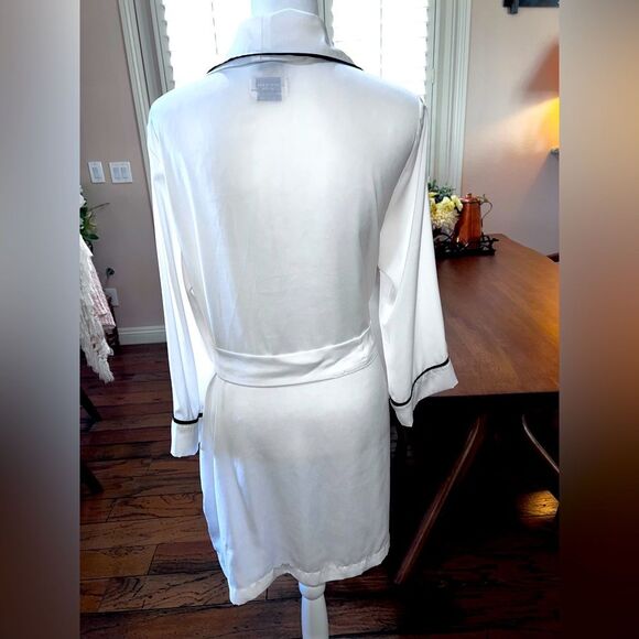 Kate Spade Satin Bridal Robe White Black Trim “Mrs.” Embroidered Belted M - Picture 10 of 10